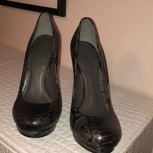 🎈SALE🎈NEVER WORN TORY BURCH Snakeskin Ash Pumps